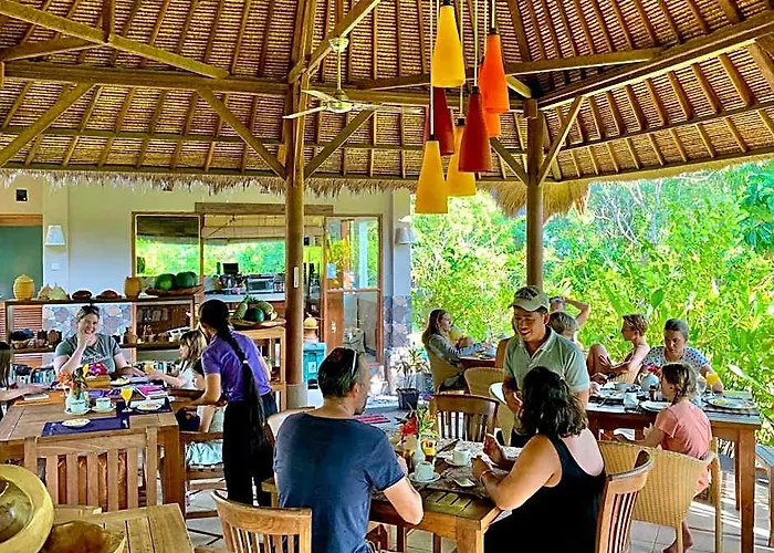 Sunia Loka & Dive Center ホリデーパーク バニュウェダン